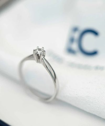 Alternative view of Capella ring i hvitt gull med diamant 0,50 ct WSI