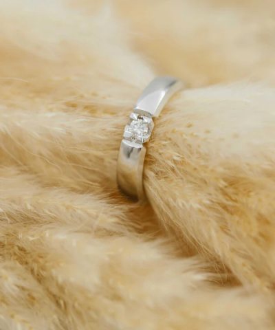 Alternative view of Beta alliansering i hvitt gull med diamant 0,10 ct TWSI