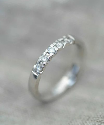 Alternative view of Beta alliansering i hvitt gull med diamant 0,50 ct TWSI