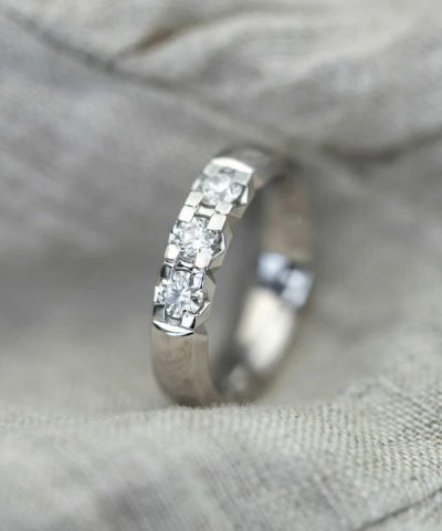 Alternative view of Beta alliansering i hvitt gull med diamant 0,45 ct TWSI