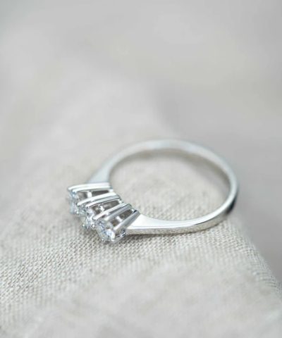 Alternative view of Ring i hvitt gull med diamant 0,45 ct TWSI