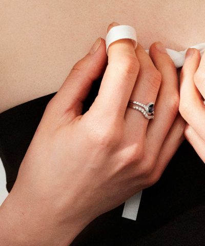 Alternative view of Ring i gull med diamant