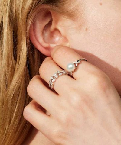 Alternative view of Ring i gull med fv perle og dia 0,06 ct