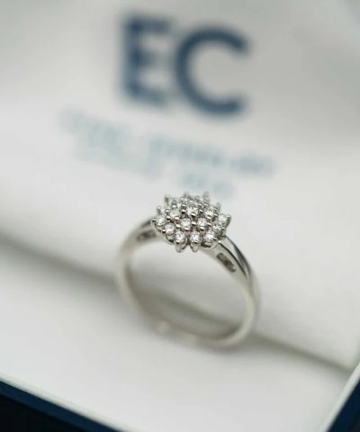 Alternative view of Ring i hvitt gull med diamant 0,50 ct WSI