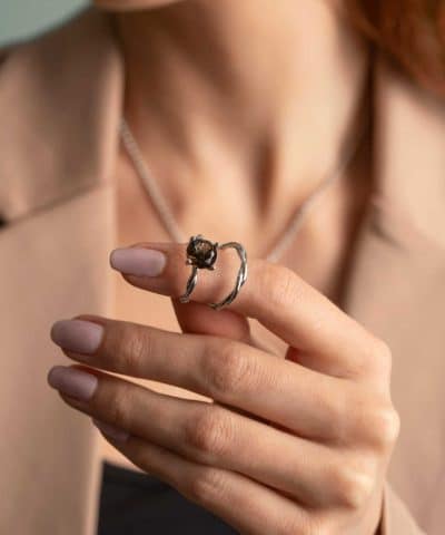 Alternative view of Ring i gull tvunnet