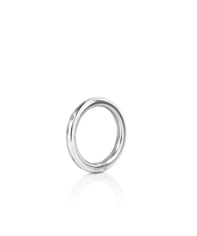 Produktbilde av Efva Attling one love & stars thin ring laget av sølv og diamanter.