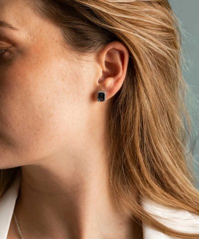 Alternative view of Øredobber i gull med diamant 0,18 ct WSI