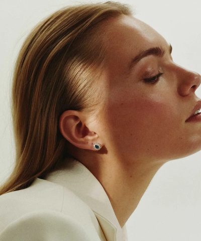 Alternative view of Øredobber i hvitt gull med diamant og safir 0,28 ct WSI