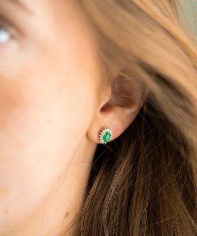 Alternative view of Øredobber i hvitt gull med diamant og smaragd 0,28 ct WSI