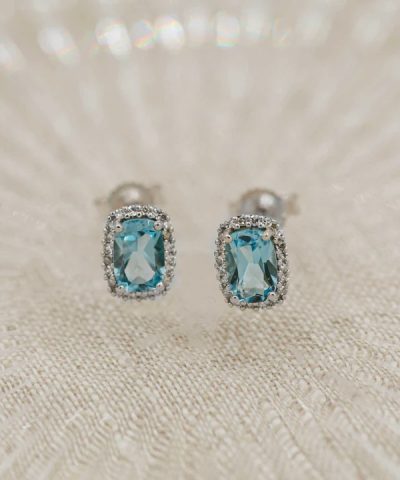 Alternative view of Øredobber i hvitt gull med diamant og topas 0,11 ct WSI