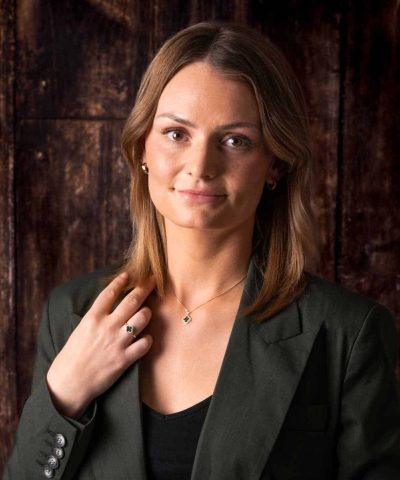 Alternative view of Ring i gull med turmalin og diamant