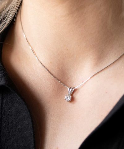 Alternative view of Polaris anheng i hvitt gull med diamant 0,50 ct TWSI