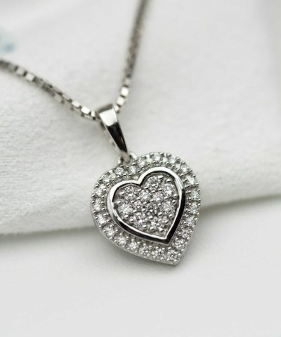 Alternative view of Hjerteanheng i hvitt gull, Diamant 0.20ct (WSI)