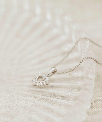 Alternative view of Anheng i hvitt gull med diamant 0,12 ct WSI