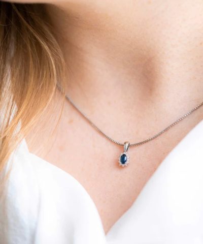 Alternative view of Anheng i hvitt gull med diamant og safir 0,04 WSI