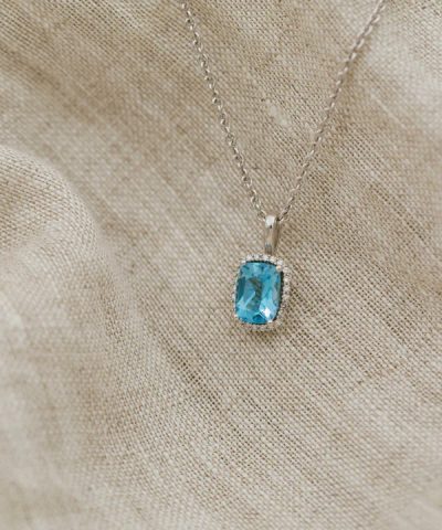 Alternative view of Anheng i hvitt gull med diamant og topas 0,067 ct WSI