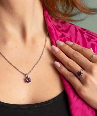 Alternative view of Anheng i gull med syntetisk alexandritt