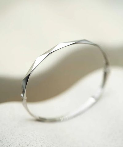 Alternative view of Fasett armring i hvitt gull