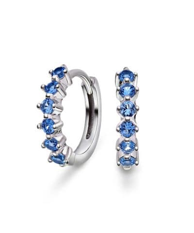 Øreringer i sølv med blå zirkonia