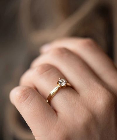 Alternative view of Capella ring i gult gull med diamant 0,50 ct WSI