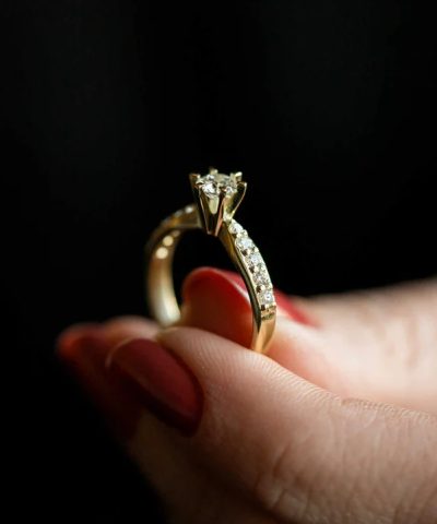 Alternative view of Superstar ring i gult gull med diamant 0,56 ct TWSI