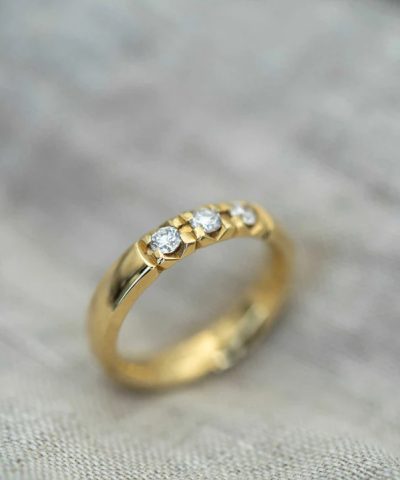 Alternative view of Beta alliansering i gult gull med diamant 0,09 ct TWSI