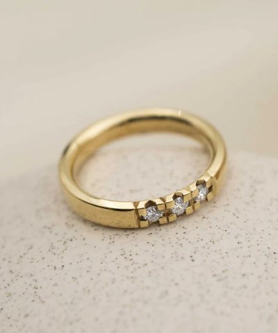 Alternative view of Beta alliansering i gult gull med diamant 0,15 ct TWSI