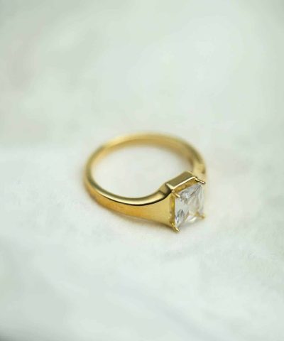 Alternative view of Riga ring i sølv med zirkonia