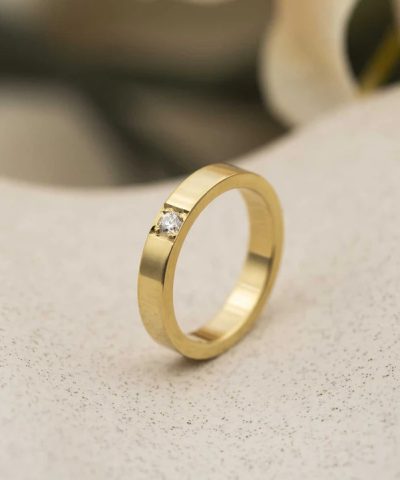 Alternative view of Delta, gult gull, gultgull, diamant ring, diamantring, allianse, en sten, 1 sten