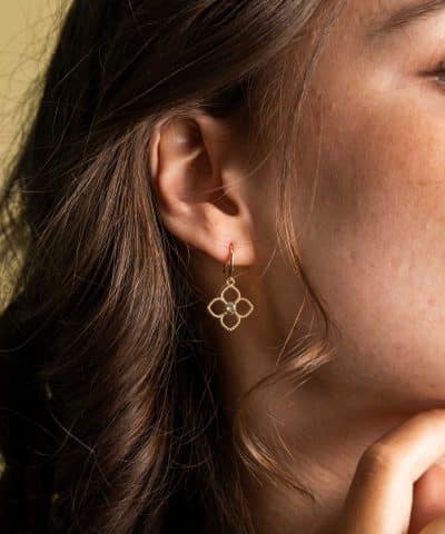 Alternative view of Ava øredobber i sølv med oliven zirkonia