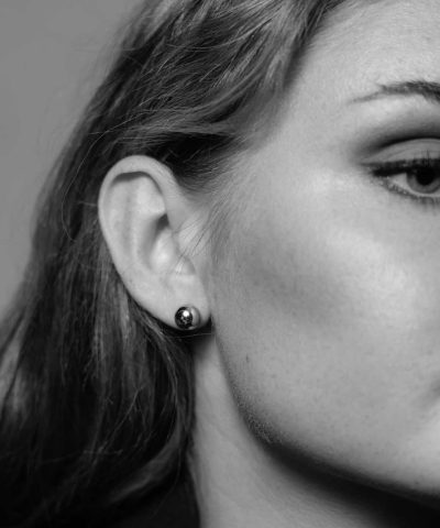 Alternative view of Noir øredobber i sølv, 9 mm