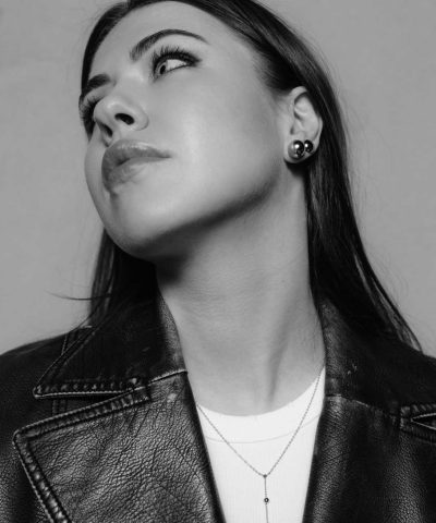 Alternative view of Noir øredobber i sølv, 12 mm