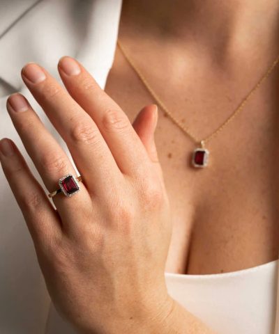 Alternative view of Ring i gull med diamant 0.14 ct WSI