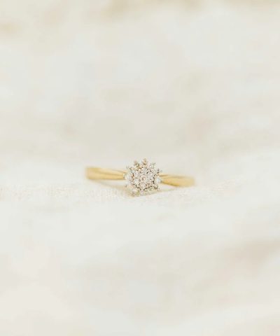 Alternative view of Ring i gull med diamant 0,15 ct WSI