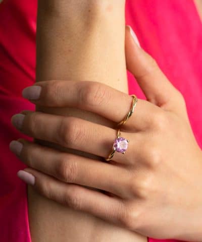 Alternative view of Ring i gull med syntetisk spinell