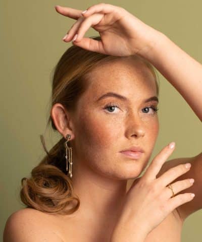 Alternative view of Shapes by Gulldia Luna øredobber i sølv med zirkonia