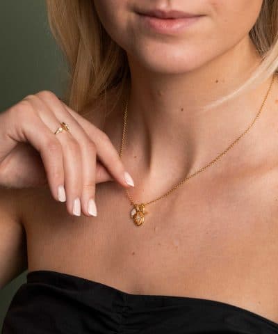 Alternative view of Shapes by Gulldia Star smykke i sølv med zirkonia