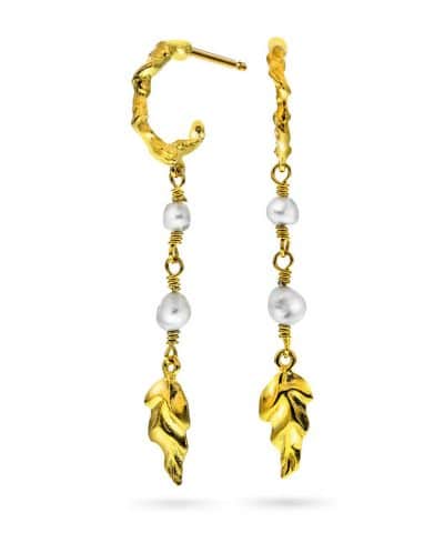 Shapes by Gulldia Keshi øredobber i sølv med perle, lang