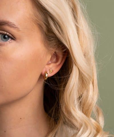 Alternative view of Shapes by Gulldia Haze øreringer i sølv