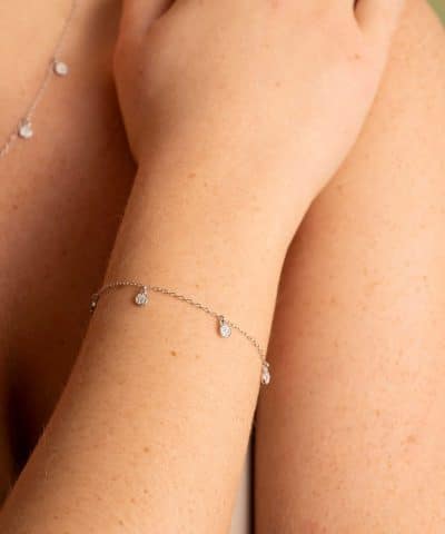 Alternative view of Shapes by Gulldia Mellow armbånd i sølv med charms