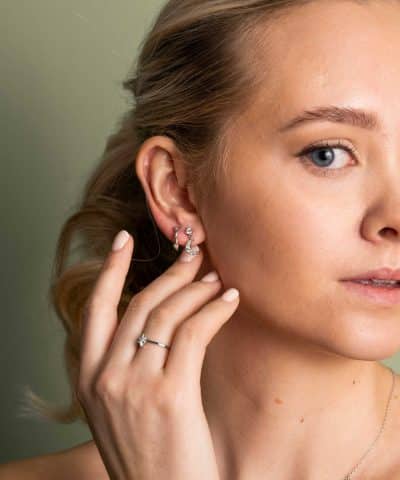 Alternative view of Shapes by Gulldia Star øredobber i sølv med zirkonia