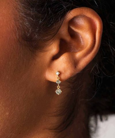 Alternative view of Serena øredobber i sølv med zirkonia