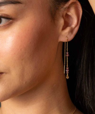 Alternative view of Fairy øredobber i sølv, dyp plomme