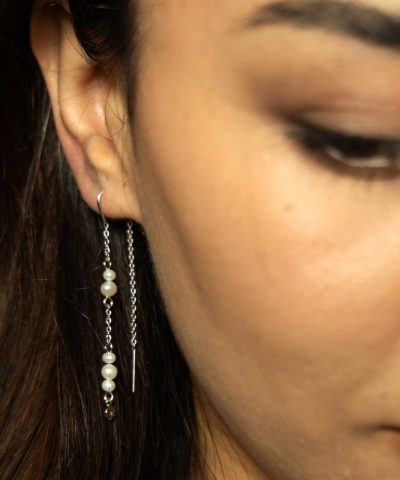 Alternative view of Fairy øredobber i sølv med perler