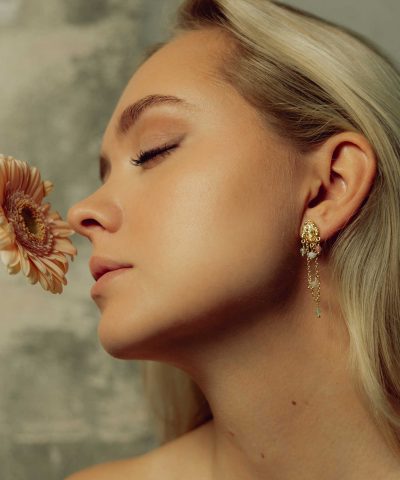 Alternative view of Miso øredobber i sølv med naturstener