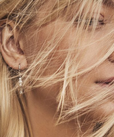 Alternative view of Fairy øreringer i sølv med perler