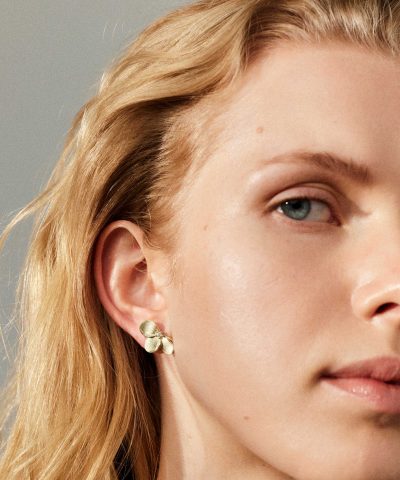 Alternative view of Øredobber i gull m/dia. 0,10 WSI , blomst