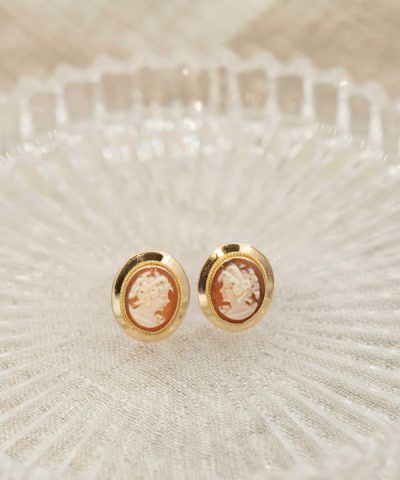 Alternative view of Øredobber i gult gull kamé