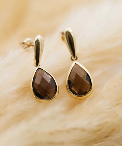 Alternative view of Øredobber i gult gull med røkkvarts dråpe