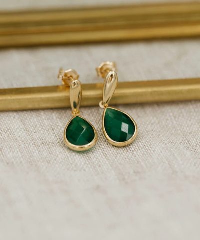 Alternative view of Øredobber i gult gull med grønn onyx dråpe